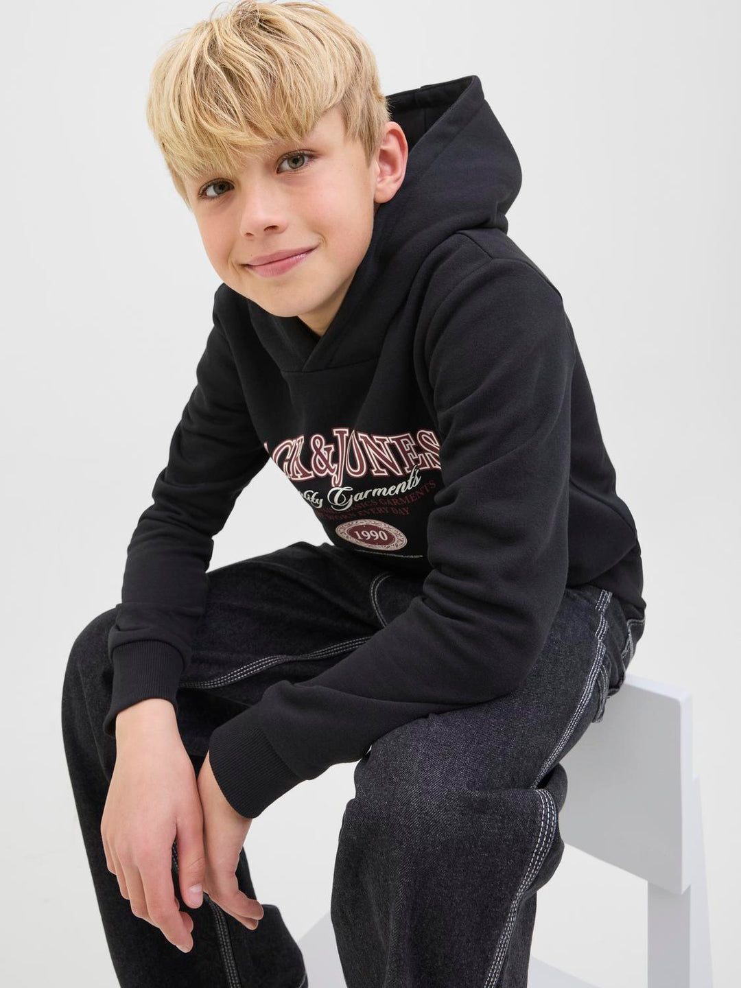 JJARI BRANDING HETTEGENSER