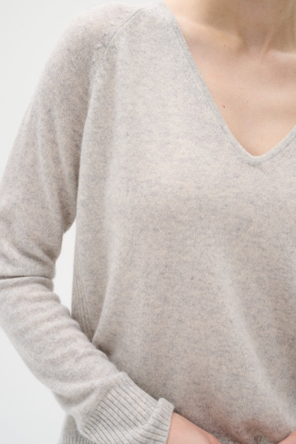 Lukka V-Neck Pullover