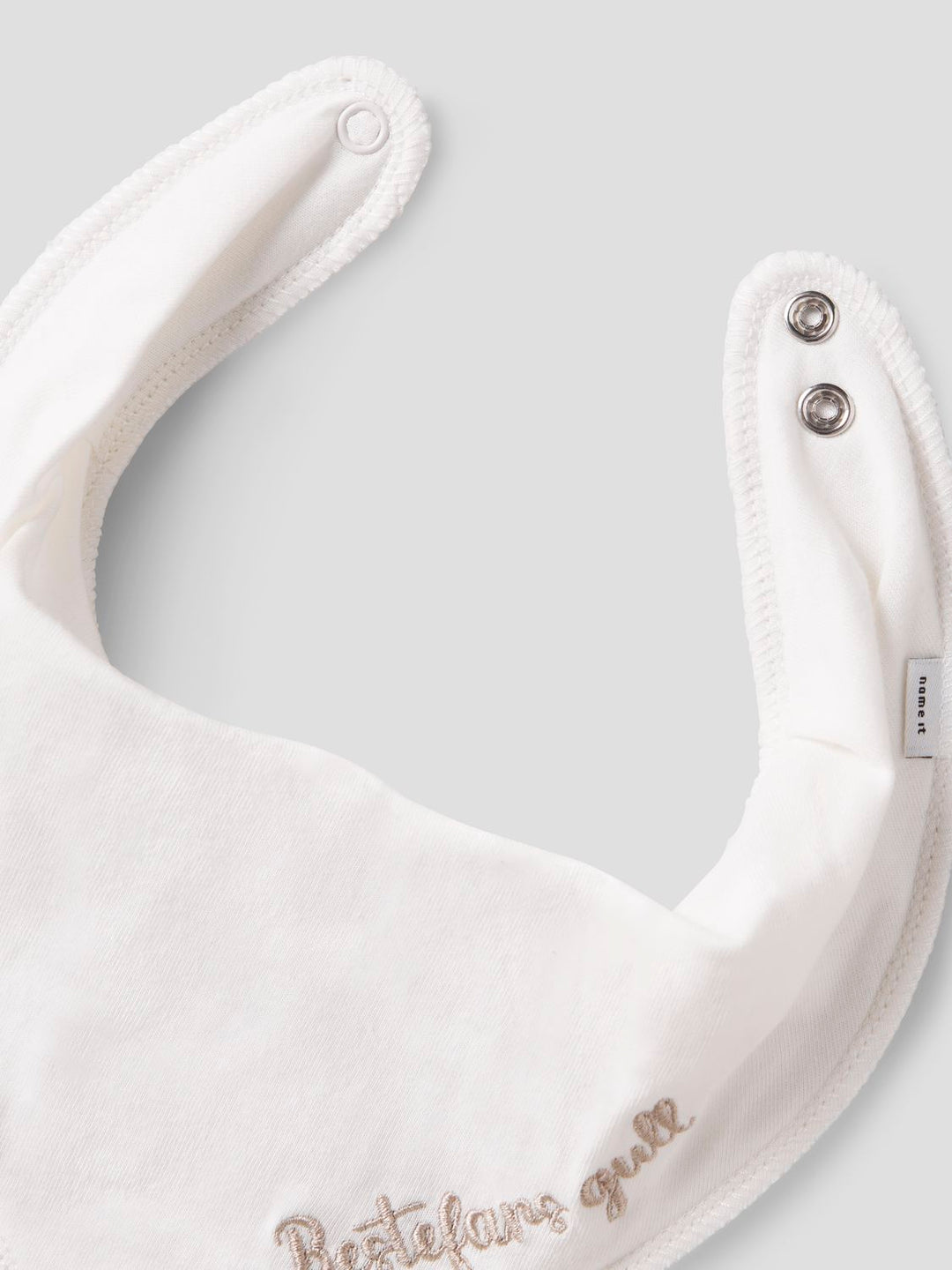NBNYATTE SCARF BIB