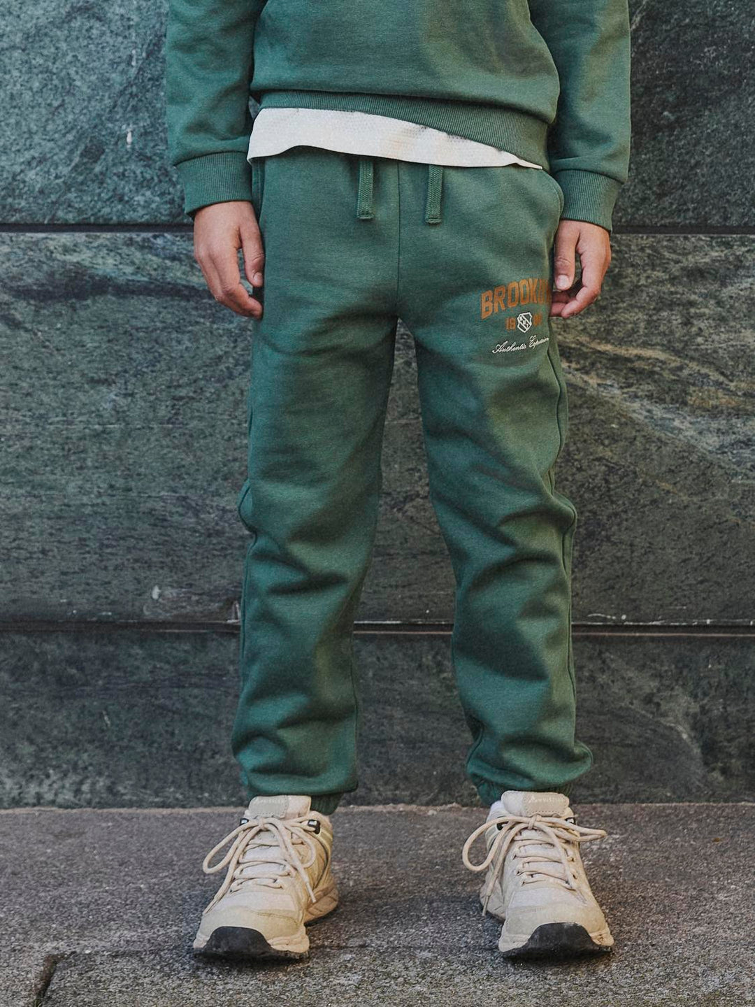 NKMNEWI JOGGEBUKSE