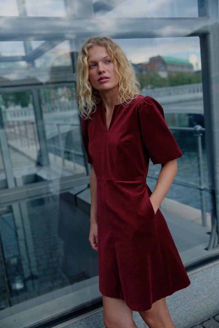 Daivapw Dress